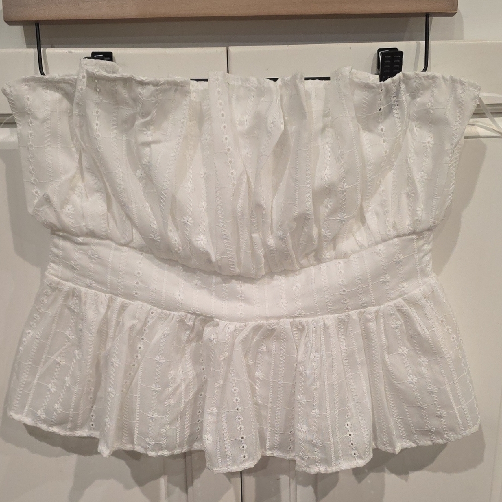 Elegant White Strapless Top